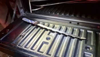 Мужчина штурмует общежитие, нападает с мечом на бывшую жену