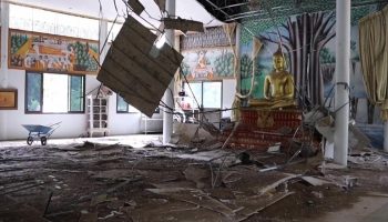 Обрушение потолка в храме Ват Па На Дон повергло монахов в шок