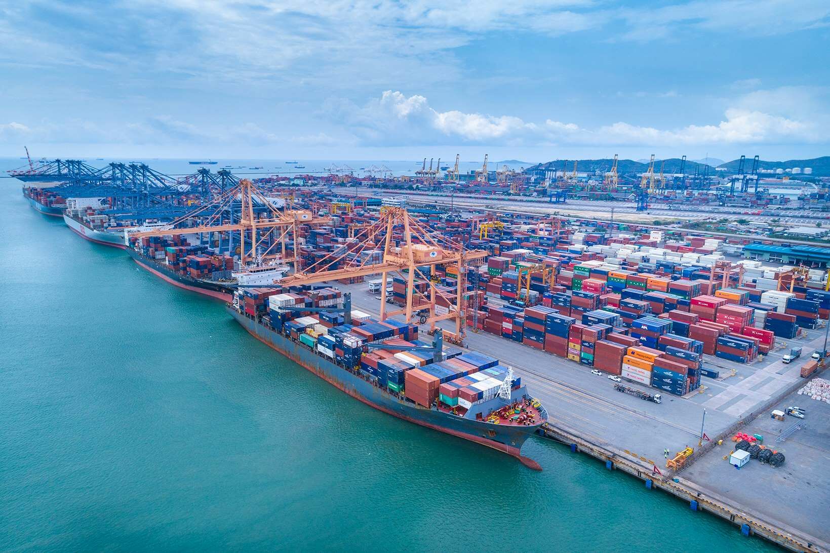 Порт прогресс "пирс" - все идет своим чередом: Лаем Чабанг плывет впереди