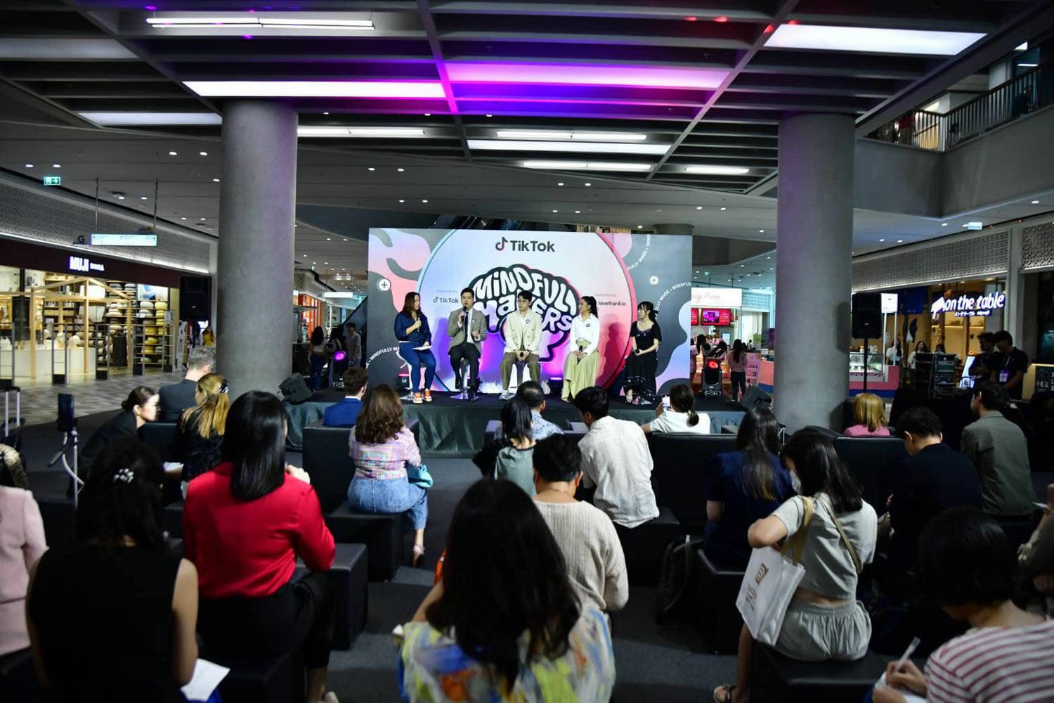 Почти 20% тайских подростков подвержены риску членовредительства, предупреждает DMH