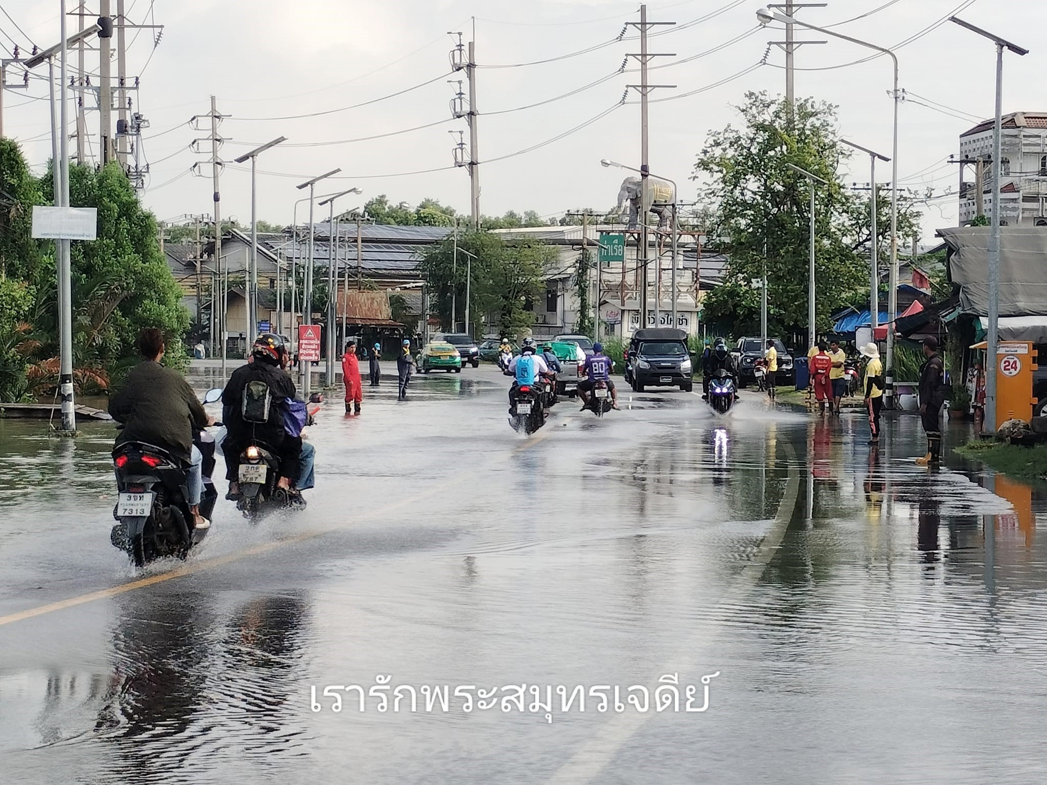 Предупреждения о внезапных наводнениях и штормах в 15 провинциях