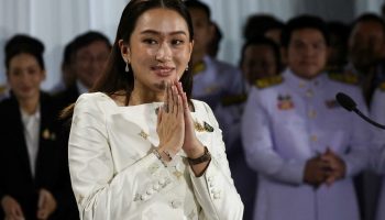 Премьер-министр Паэтонгтарн попал под огонь критики из-за борьбы за свободу СМИ