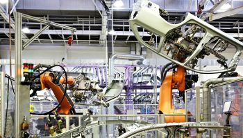 Производство автомобилей в Таиланде резко затормозилось из-за резкого спада