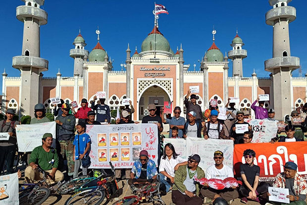 Разговоры о резне в Такбае, но никаких действий.