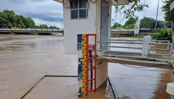 Река Пинг на подъеме: Чиангмай готовится к пробуждению в воде