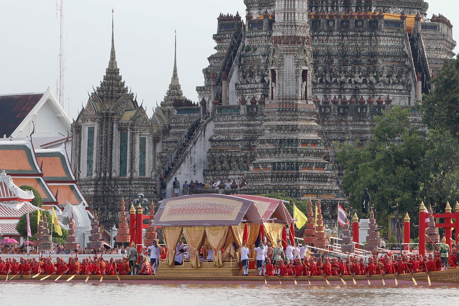 Смотровые площадки для репетиции шествия Королевских барж во вторник