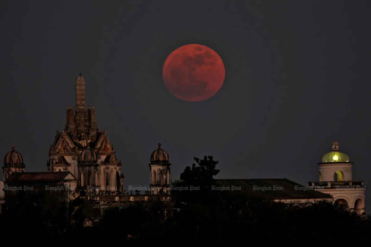 Супер-полнолуние ожидается над Таиландом всю ночь на четверг