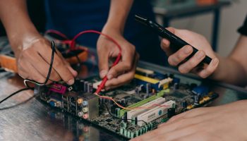 Таиланд создает полупроводниковую плату для развития промышленности