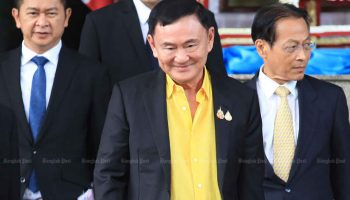 Таксин незаметно появляется при дворе