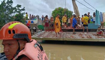 Тропический шторм Трами приносит в Таиланд новые дожди и сильные ветры