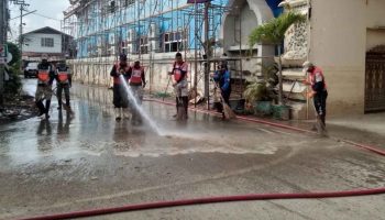 Центр помощи пострадавшим от наводнения закрывается