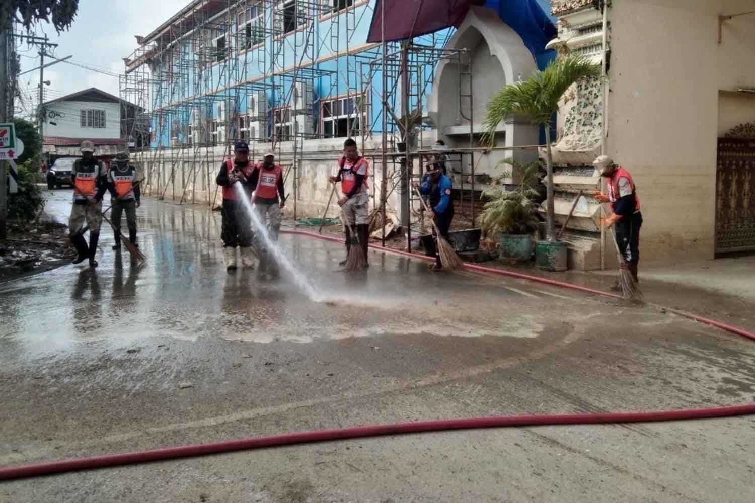 Центр помощи пострадавшим от наводнения закрывается