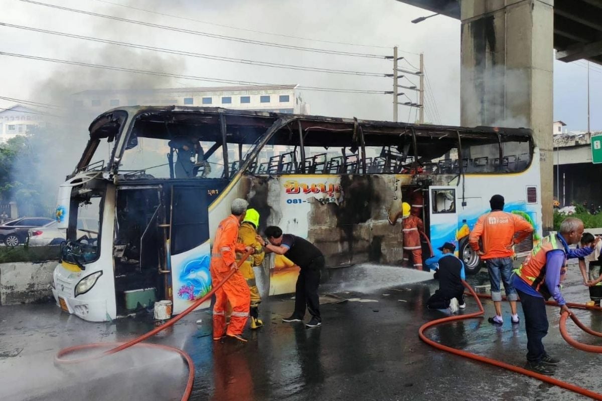 Число погибших в результате пожара в автобусе возросло до 25, пострадали 22 ученика, 3 преподавателя