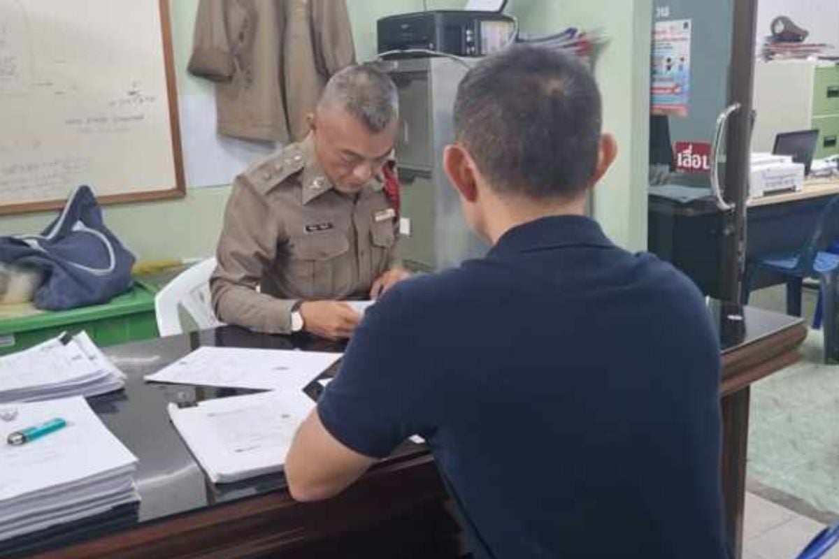 Экс-начальник полиции обвиняет адвоката и мертвого полицейского в вымогательстве