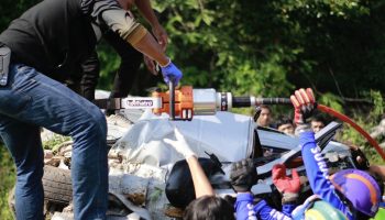 9 учеников и 2 преподавателя пострадали в результате аварии фургона в Сурат-Тани