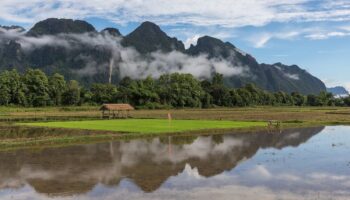 Австралийские женщины серьезно заболели от отравленного алкоголя в Лаосе