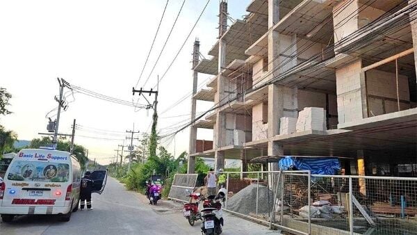 Бирманский рабочий-строитель выпал с 3-го этажа в Саттахипе