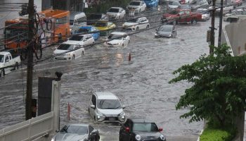 В 13 провинциях Таиланда объявлено предупреждение о сильном дожде и риске внезапных наводнений