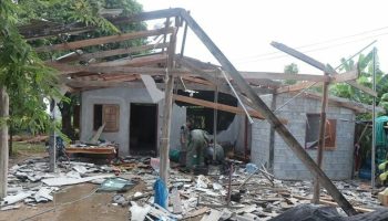 В результате взрыва в Супханбури семья получила ранения, дом разрушен