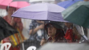 Грозы накроют Большой Бангкок, так как дождь не прекращается