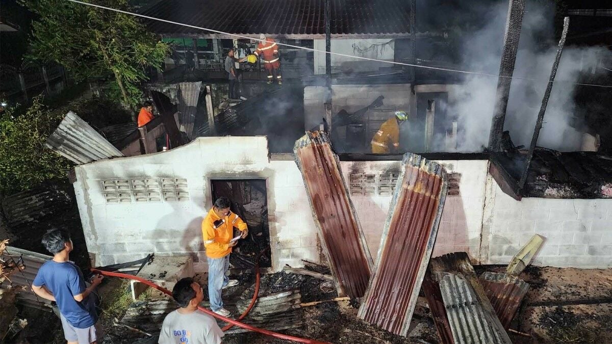 Дом Сисакета загорается после того, как свеча осталась гореть на ночь