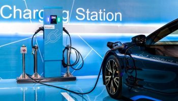 Китайские фирмы планируют инвестировать 90 миллиардов батов в технологические секторы Таиланда