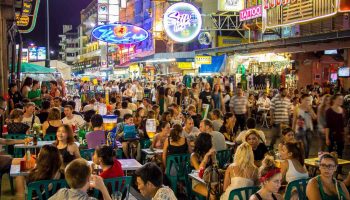 Количество праздничных заказов на Каосан-Роуд в Европе резко сократилось (видео)