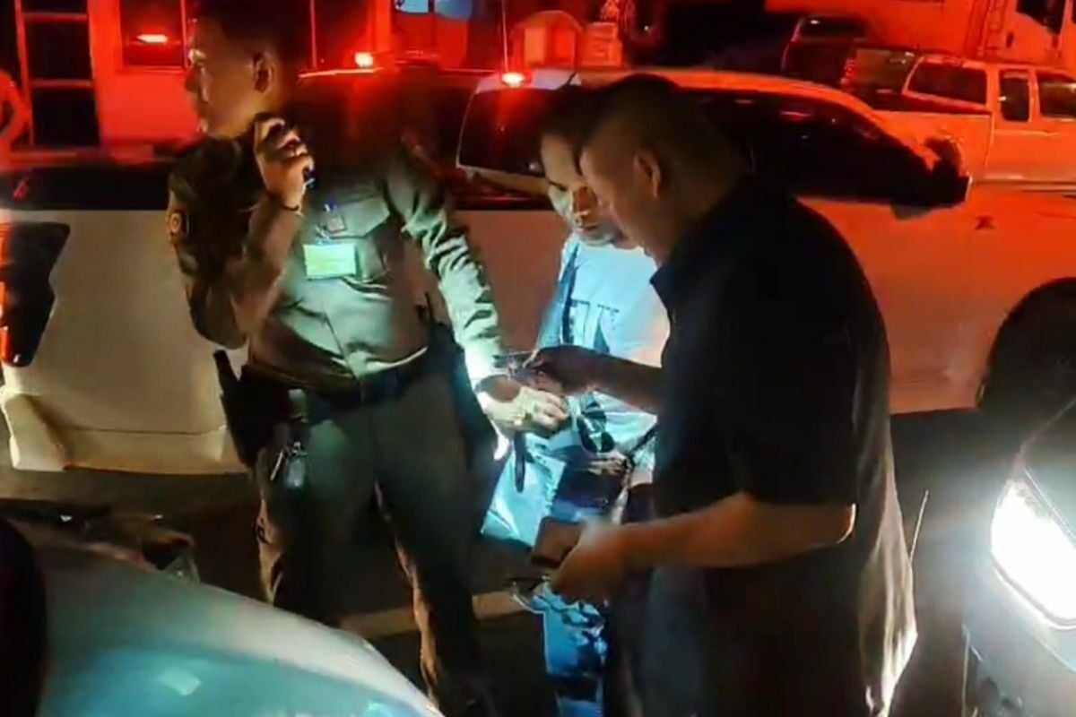 Мужчина из Таиланда заявил, что потерял сознание после того, как проехал 30 км с телом на крыше