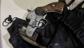 Мужчина случайно выстрелил в себя, чистя пистолет на Пхукете