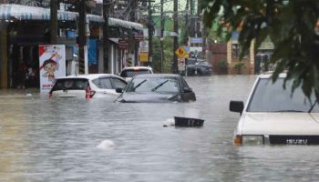 Наводнения опустошают четыре южные провинции