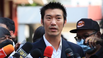 Надеясь сломать его утку