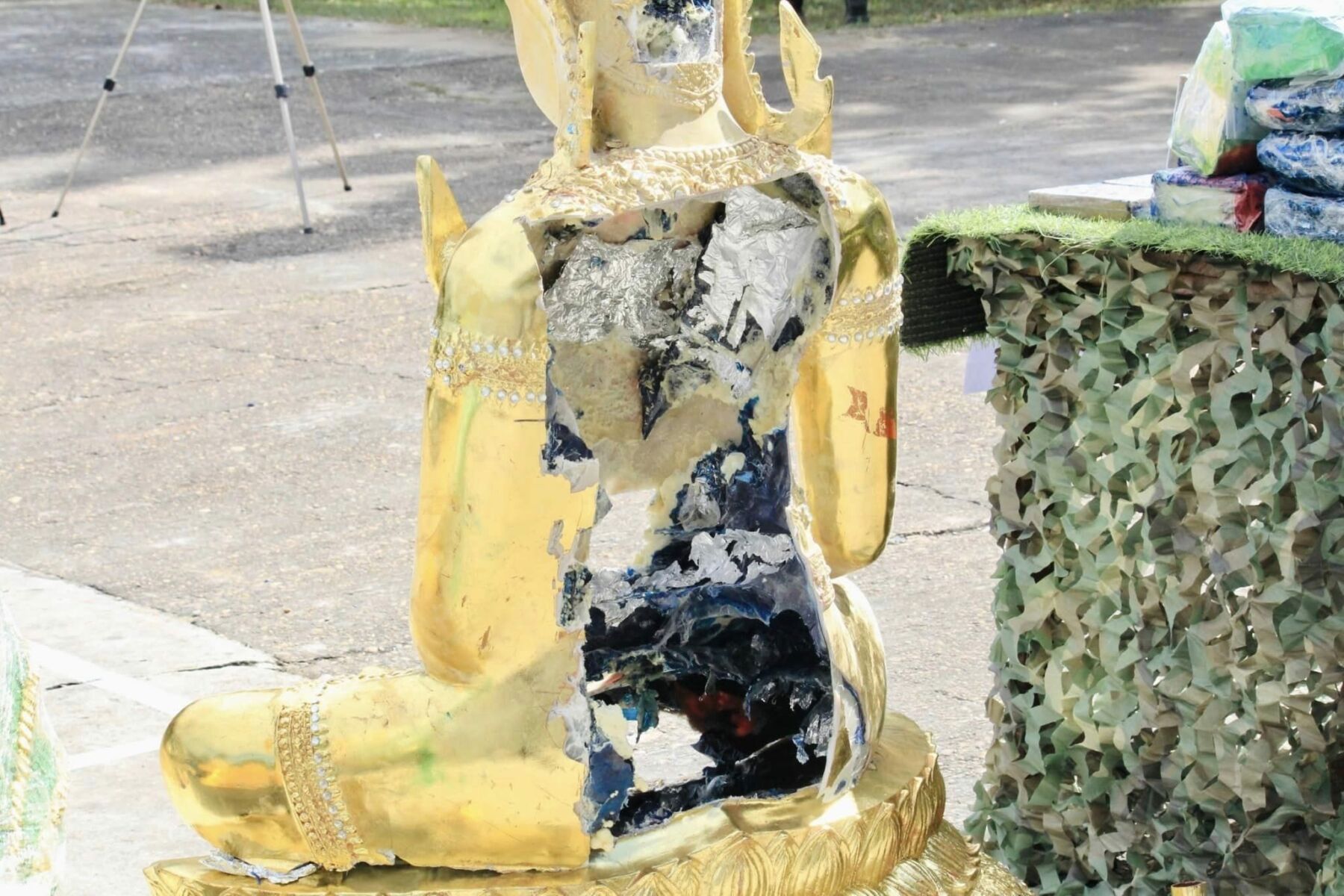 Накхонпханом: Изъяты наркотики, обнаруженные спрятанными в статуях Будды