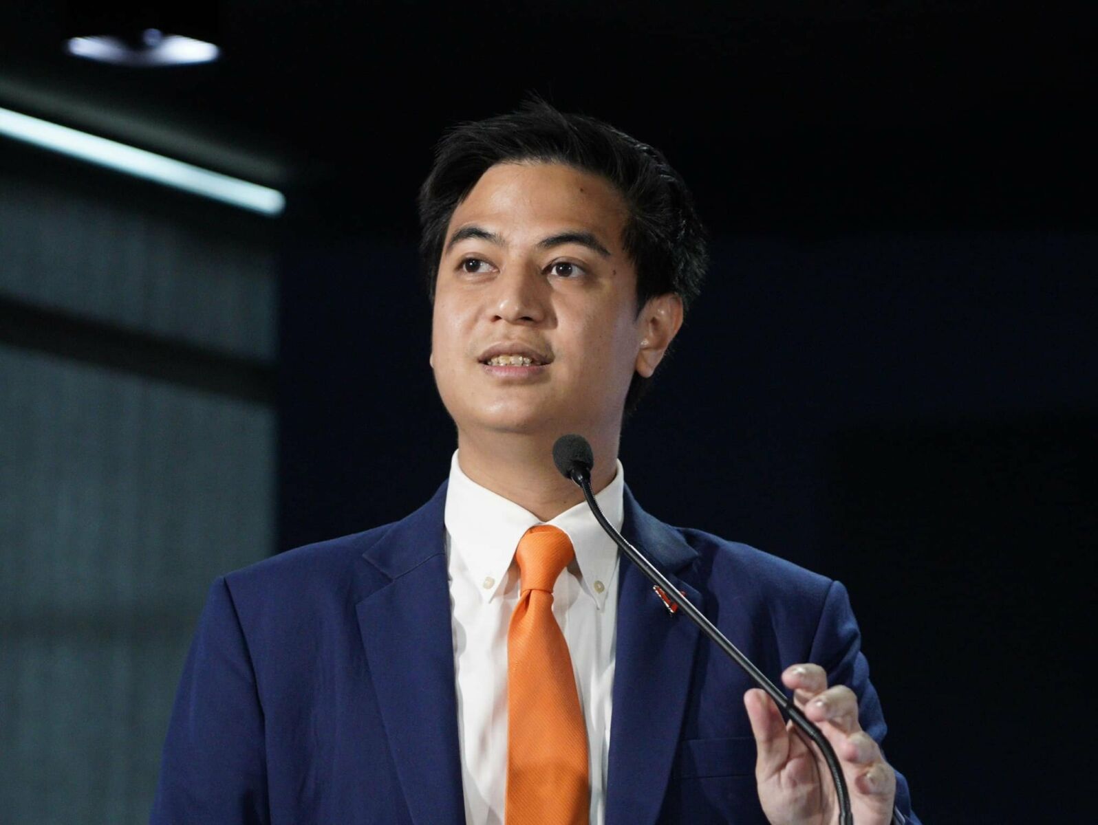 Народная партия избегает протестов и выступает за парламентскую реформу