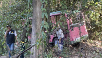 Один человек погиб в результате столкновения маршрутного автобуса