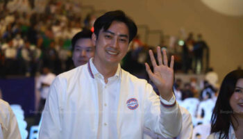 Певица покидает вечеринку Palang Pracharath из-за расследования дела о вымогательстве