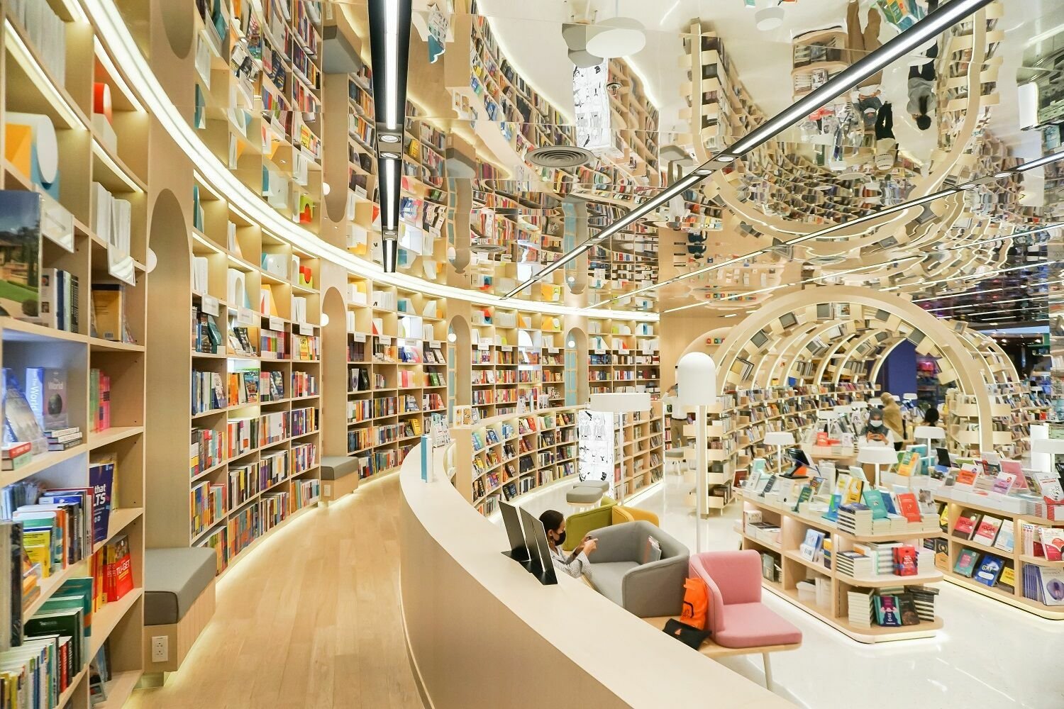 Переворачивание страниц: книжный рынок Таиланда пишет историю возвращения к 2025 году