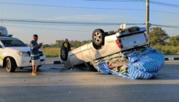 Перегруженный пикап перевернулся в Накхонратчасиме