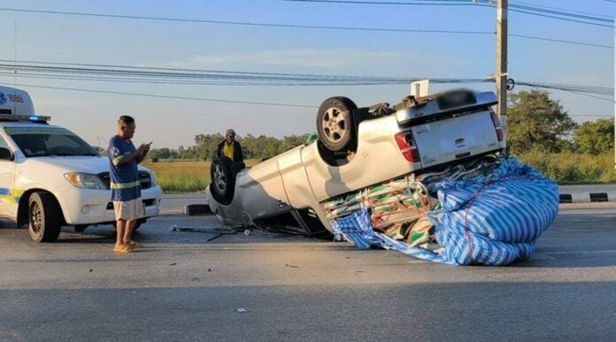 Перегруженный пикап перевернулся в Накхонратчасиме
