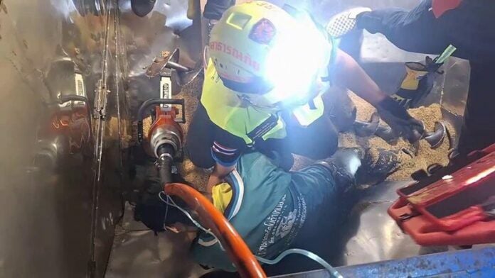 Подростка спасли после того, как его нога застряла в рисоуборочном комбайне в Утайтхани