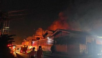 Пожар в Самут-Сакхоне нанес ущерб более чем на 50 миллионов батов (видео)