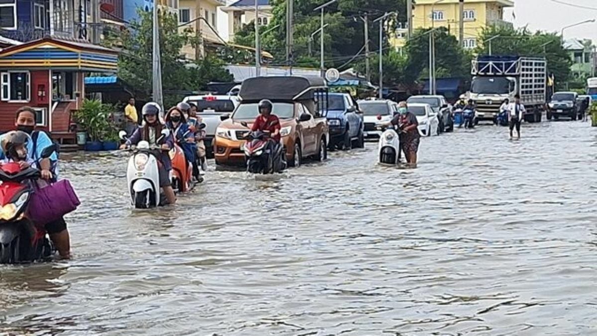 Сильное наводнение в Самут-Пракане из-за неожиданного подъема уровня морской воды