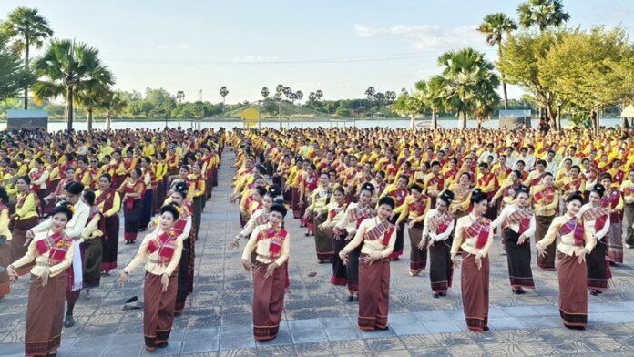 Сисакет проводит яркое культурное празднование 242-й годовщины