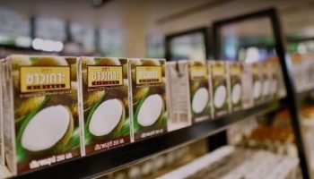 Тайская компания вкладывает миллионы в затопленные школы