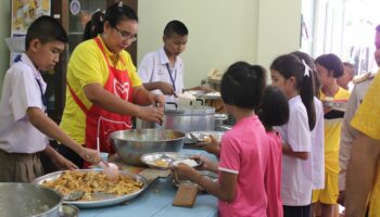 Тайские студенты смогут воспользоваться программой бесплатных обедов на сумму 2,9 миллиарда бат