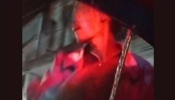 Тайский мужчина пристает к студентке в бангкокском районе Сонгтхэу