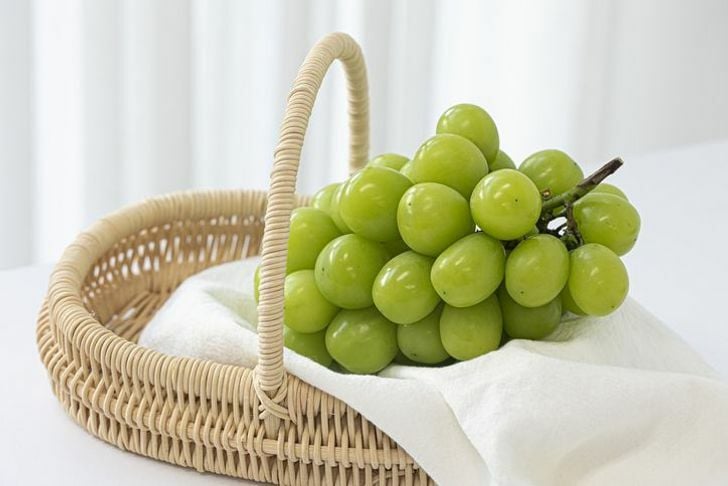 Управление по санитарному надзору за качеством пищевых продуктов и медикаментов Таиланда провело очистку 6,9-тонного винограда сорта Шайн Мускат в целях безопасности