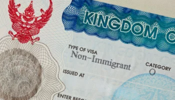 Уход на пенсию в Таиланде: Почему и как медицинская страховка имеет решающее значение для ваших золотых лет