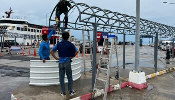 Шейд наконец-то возвращается на главный паромный причал Самуи