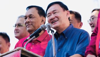 Экс-премьер не видит риска для Пхеу Тай