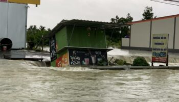 Австралийский турист спасся, утонув во время наводнения на юге Таиланда